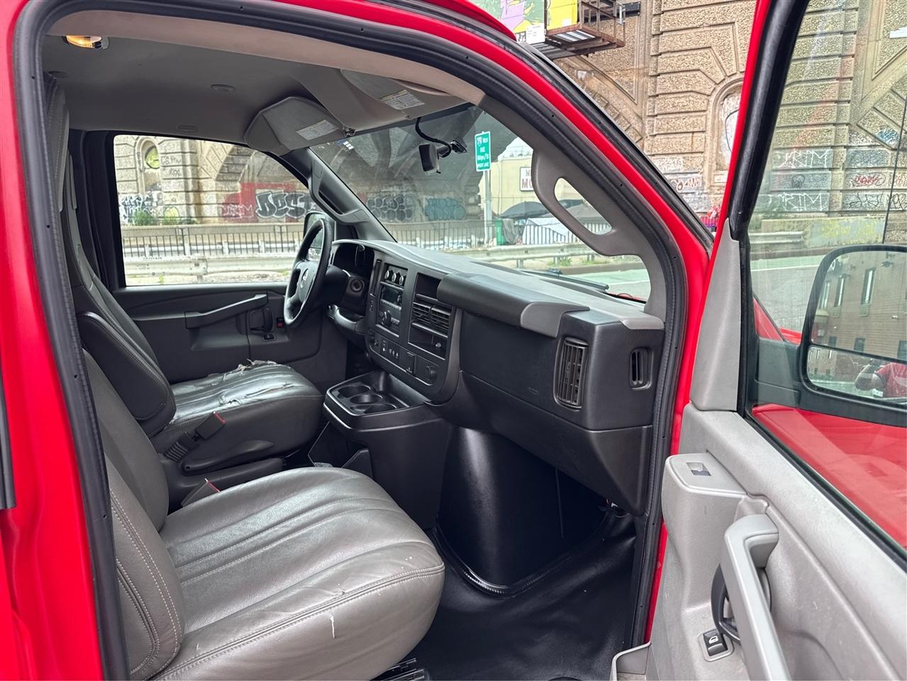 GMC Savana Cargo Van RWD 2500 135" 2018