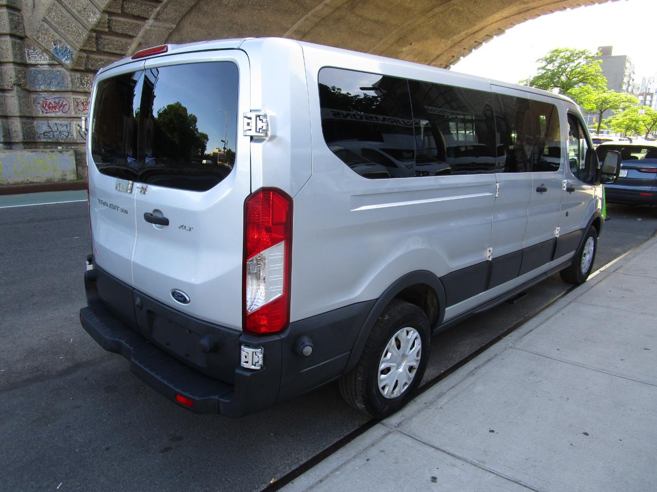 Ford Transit Wagon T-350 148" Low Roof XLT Swing-Out RH Dr 2016
