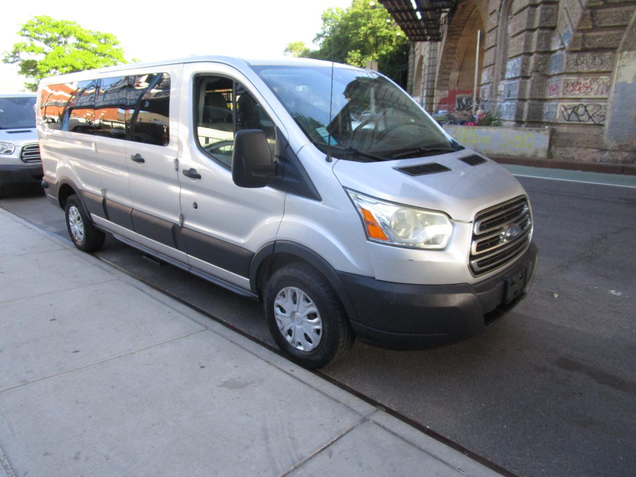 Ford Transit Wagon T-350 148" Low Roof XLT Swing-Out RH Dr 2016