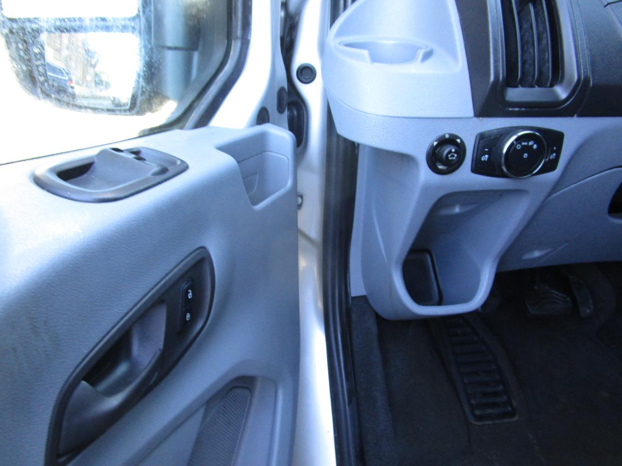 Ford Transit Wagon T-350 148" Low Roof XLT Swing-Out RH Dr 2016