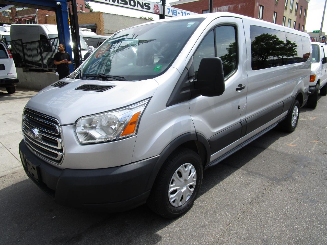 Ford Transit Wagon T-350 148" Low Roof XLT Swing-Out RH Dr 2016