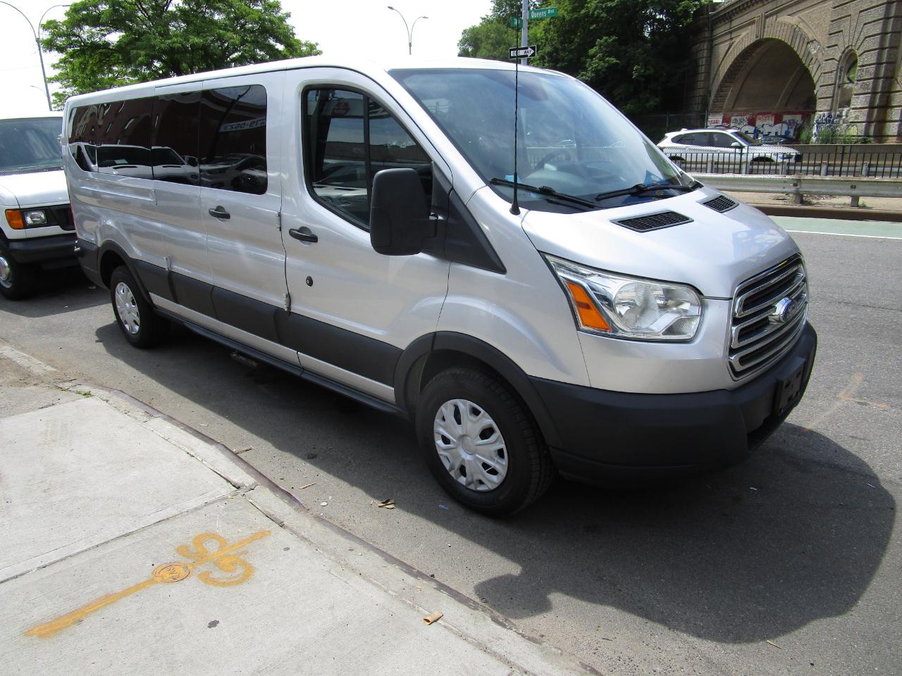 Ford Transit Wagon T-350 148" Low Roof XLT Swing-Out RH Dr 2016