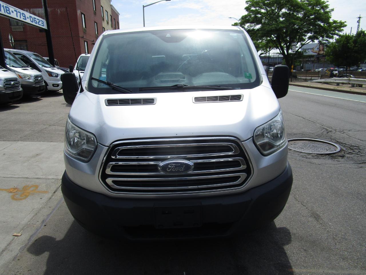 Ford Transit Wagon T-350 148" Low Roof XLT Swing-Out RH Dr 2016