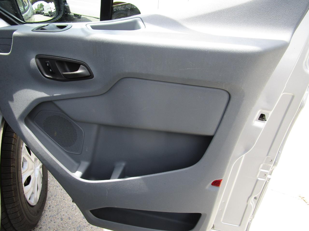 Ford Transit Wagon T-350 148" Low Roof XLT Swing-Out RH Dr 2016