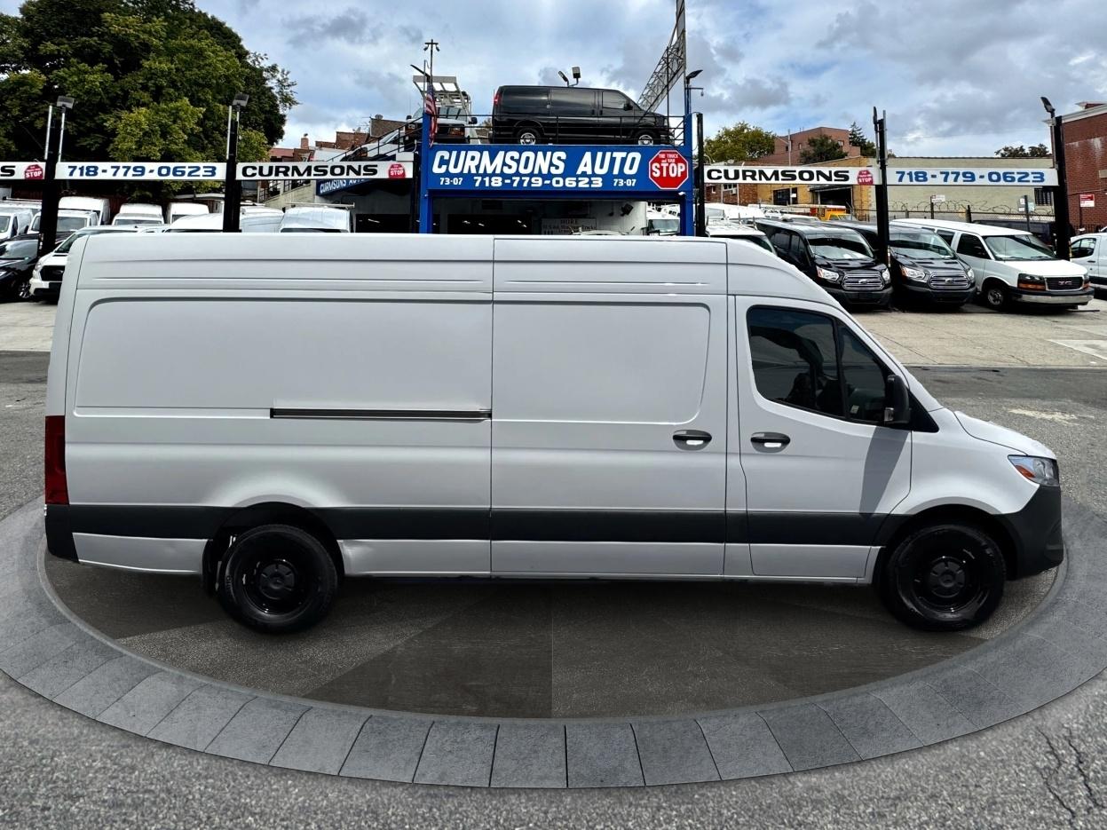 Mercedes-Benz Sprinter Cargo Van 2500 High Roof I4 Diesel 170" RWD 2025