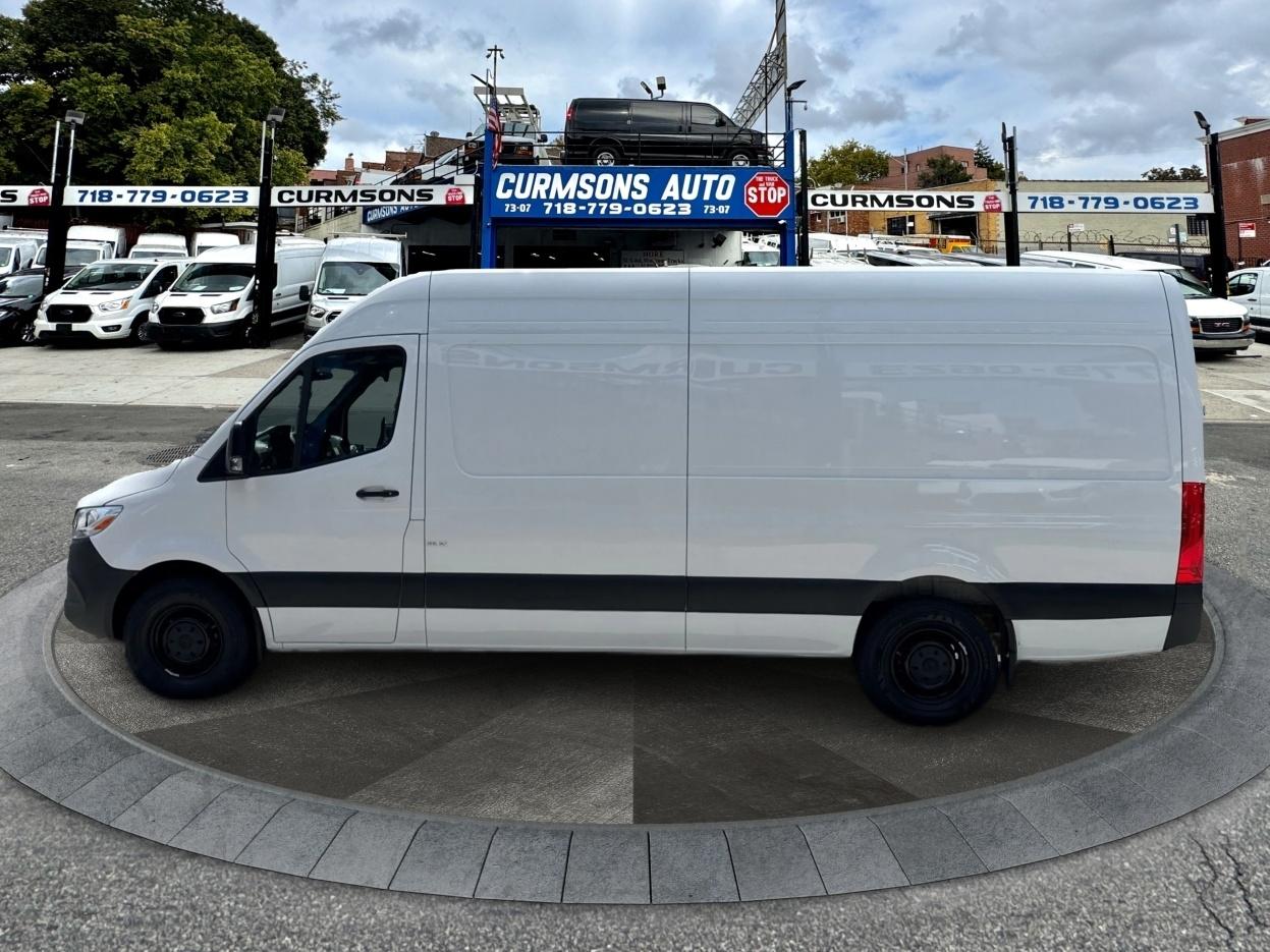 Mercedes-Benz Sprinter Cargo Van 2500 High Roof I4 Diesel 170" RWD 2025