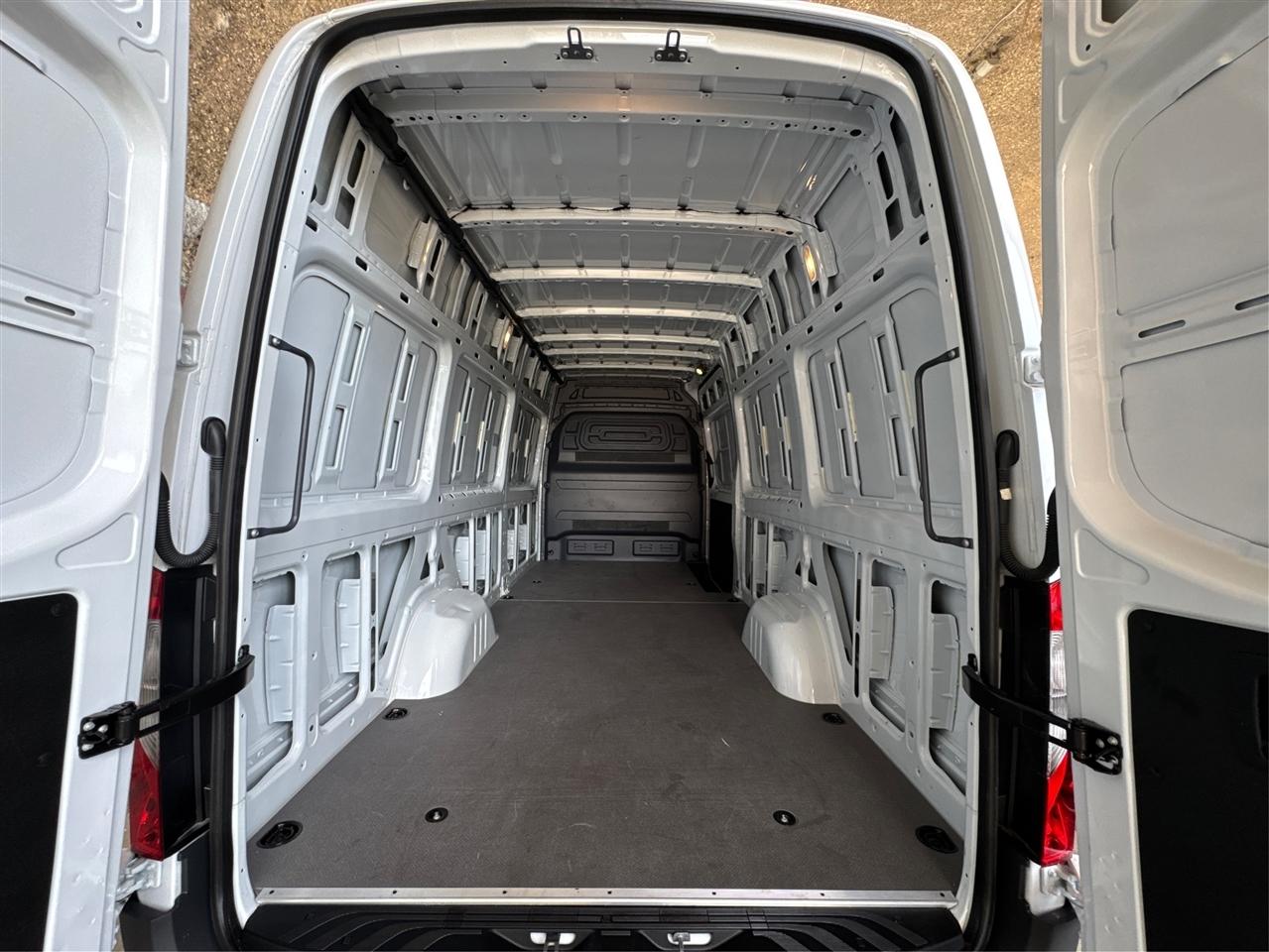 Mercedes-Benz Sprinter Cargo Van 2500 High Roof I4 Diesel 170" RWD 2025