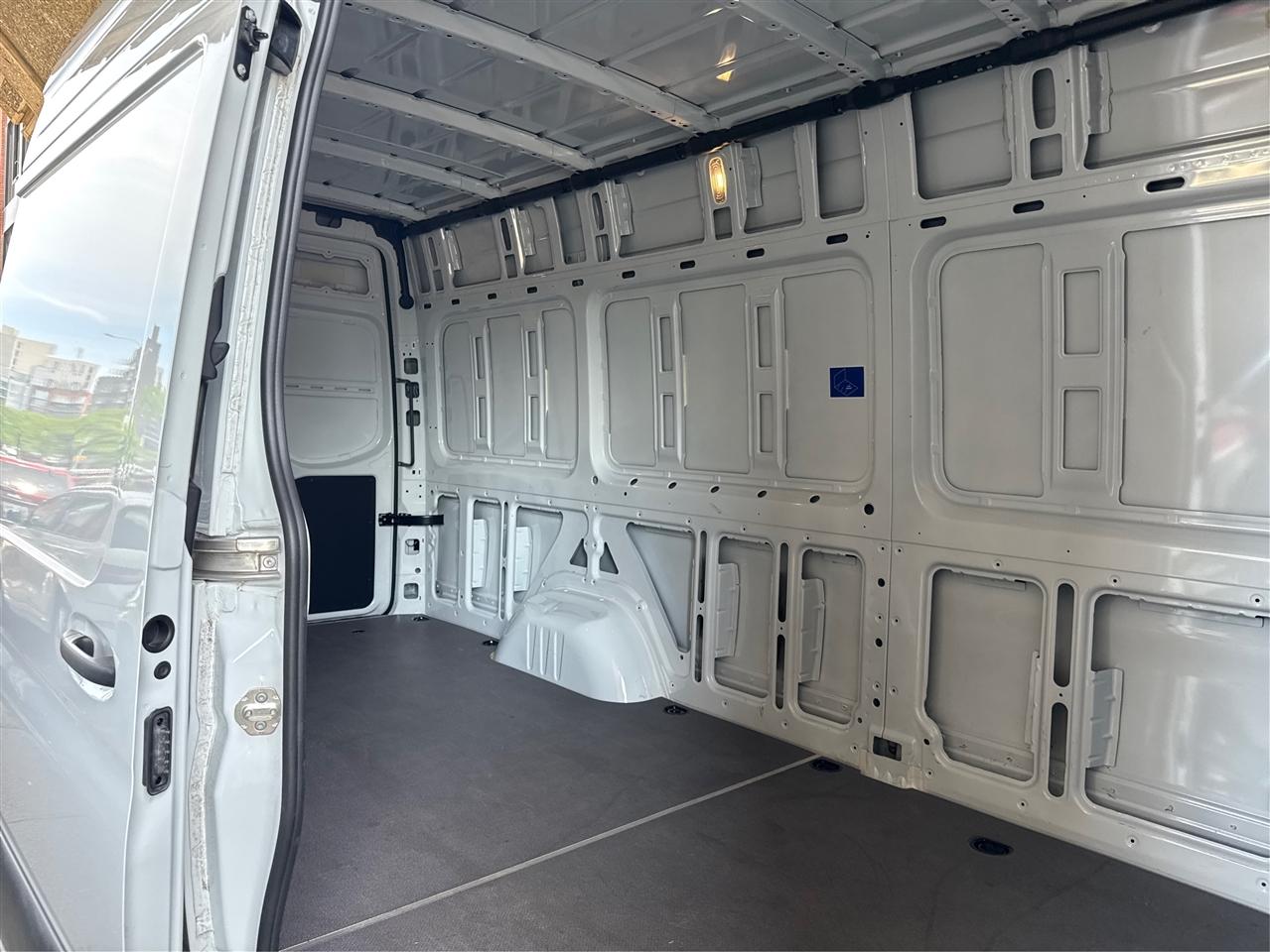 Mercedes-Benz Sprinter Cargo Van 2500 High Roof I4 Diesel 170" RWD 2025
