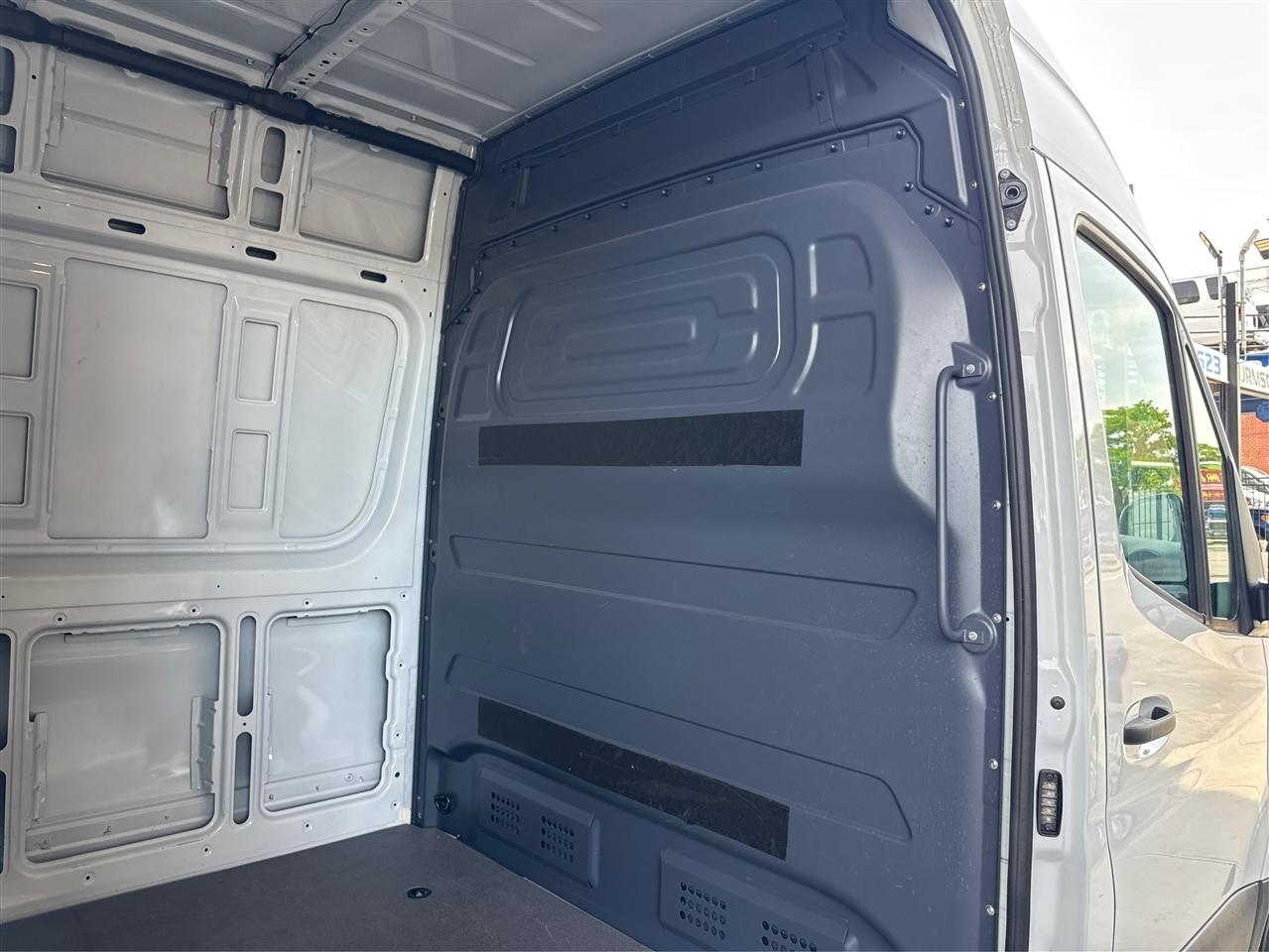 Mercedes-Benz Sprinter Cargo Van 2500 High Roof I4 Diesel 170" RWD 2025