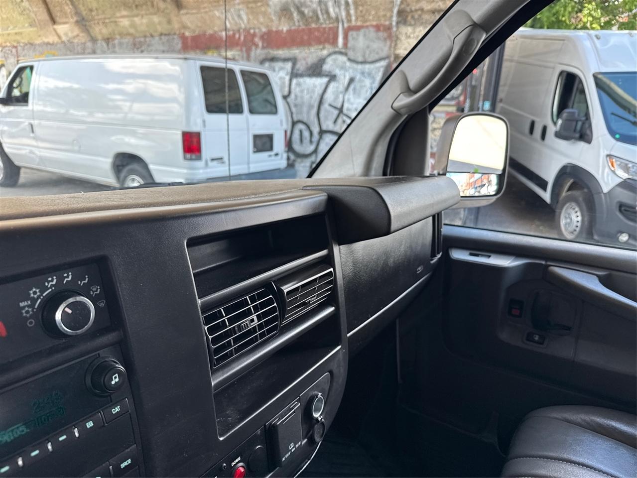 Chevrolet Express Cargo Van RWD 2500 135" 2015