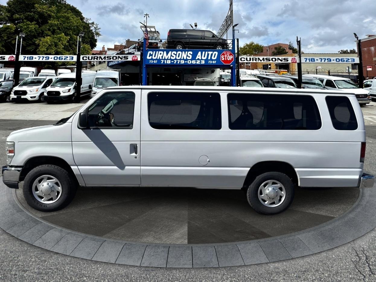 Ford Econoline Wagon E-350 Super Duty Ext XLT 2012