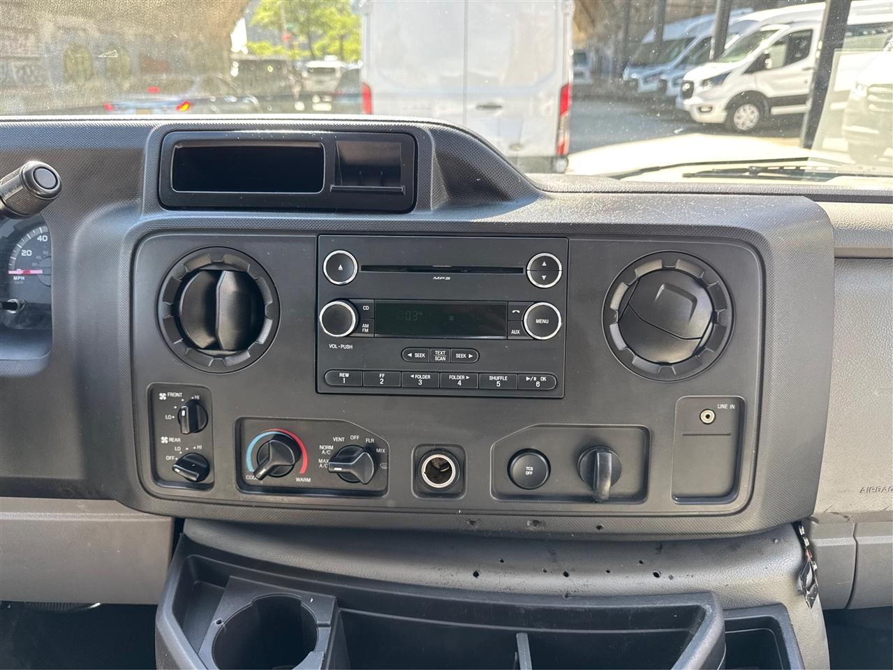 Ford Econoline Wagon E-350 Super Duty Ext XLT 2012