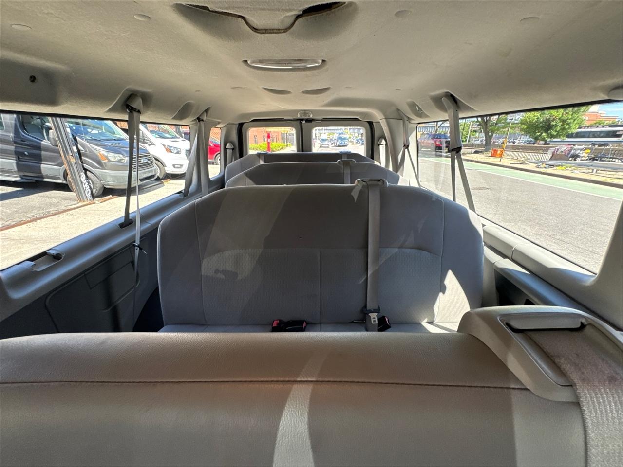 Ford Econoline Wagon E-350 Super Duty Ext XLT 2012