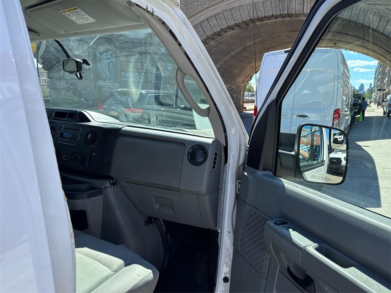 Ford Econoline Wagon E-350 Super Duty Ext XLT 2012