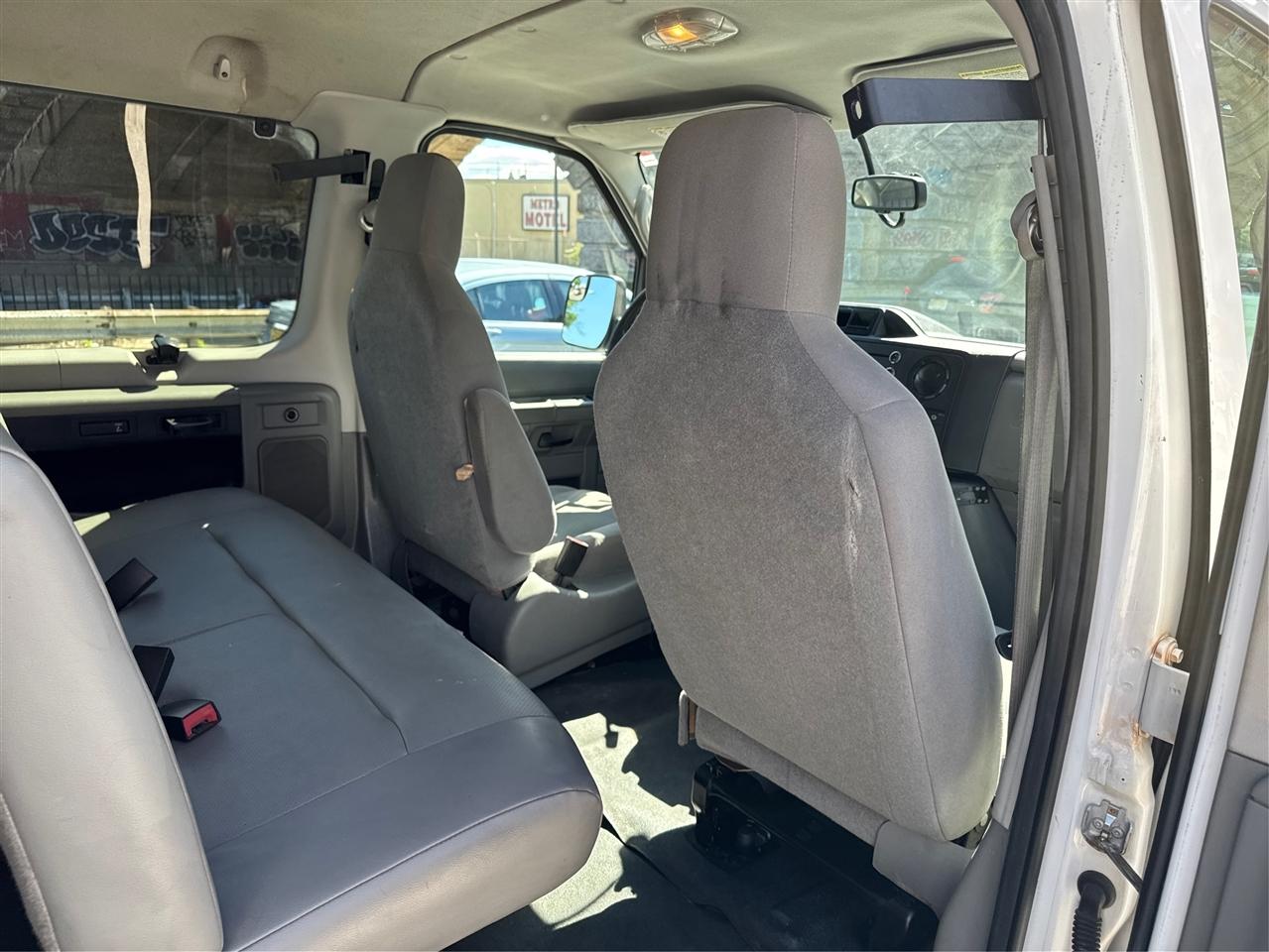 Ford Econoline Wagon E-350 Super Duty Ext XLT 2012