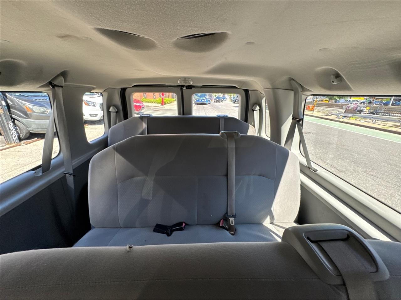 Ford Econoline Wagon E-350 Super Duty Ext XLT 2012