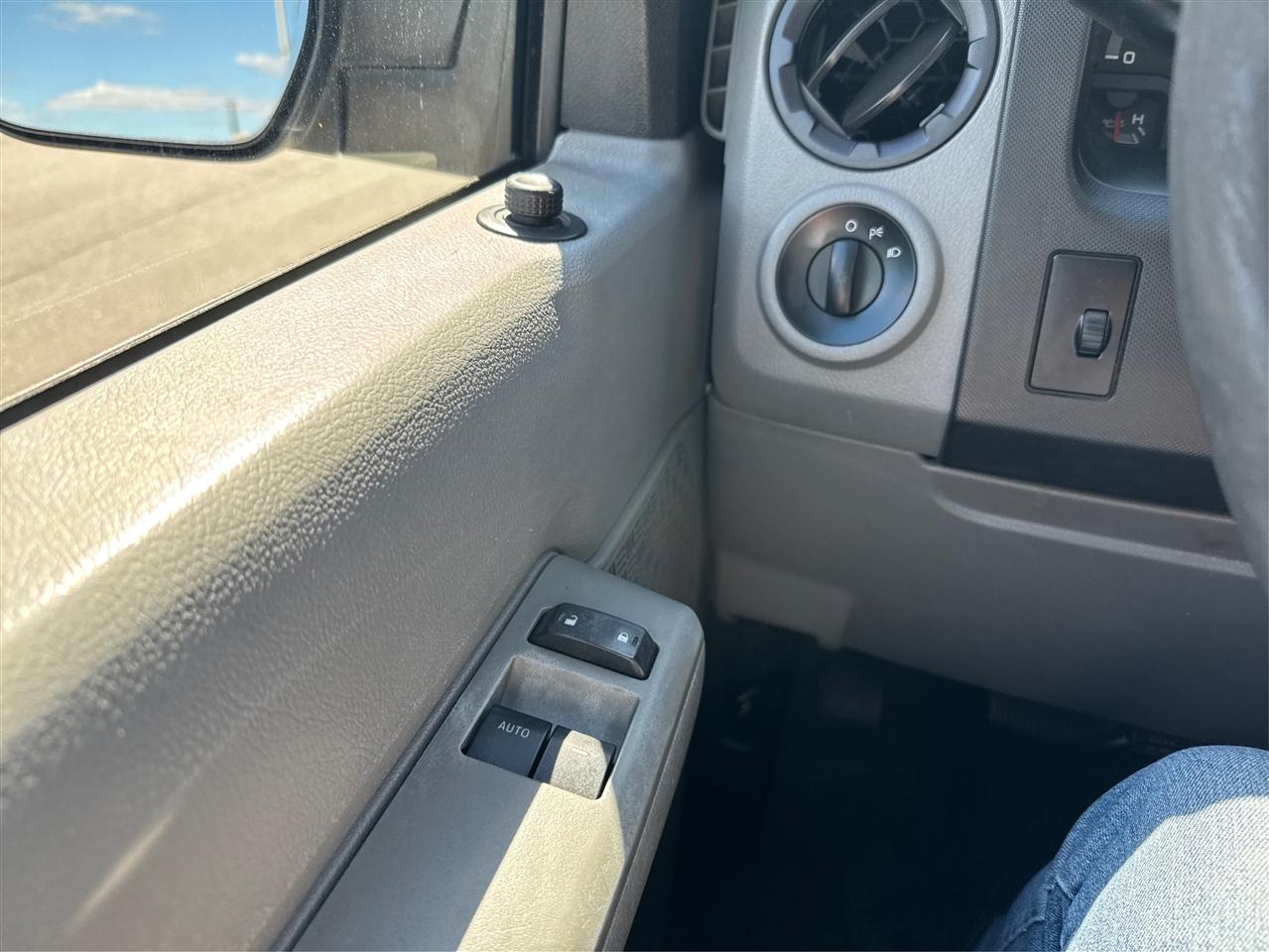 Ford Econoline Wagon E-350 Super Duty Ext XLT 2012