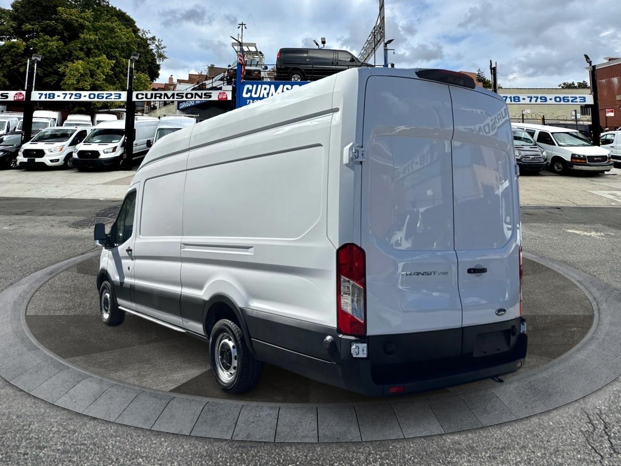 Ford Transit Cargo Van T-250 148" EL Hi Rf 9070 GVWR RWD 2025
