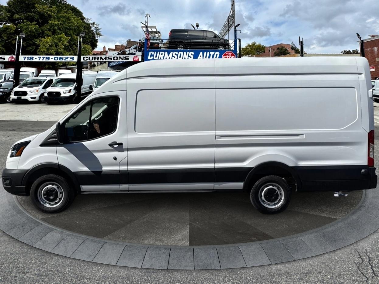 Ford Transit Cargo Van T-250 148" EL Hi Rf 9070 GVWR RWD 2025