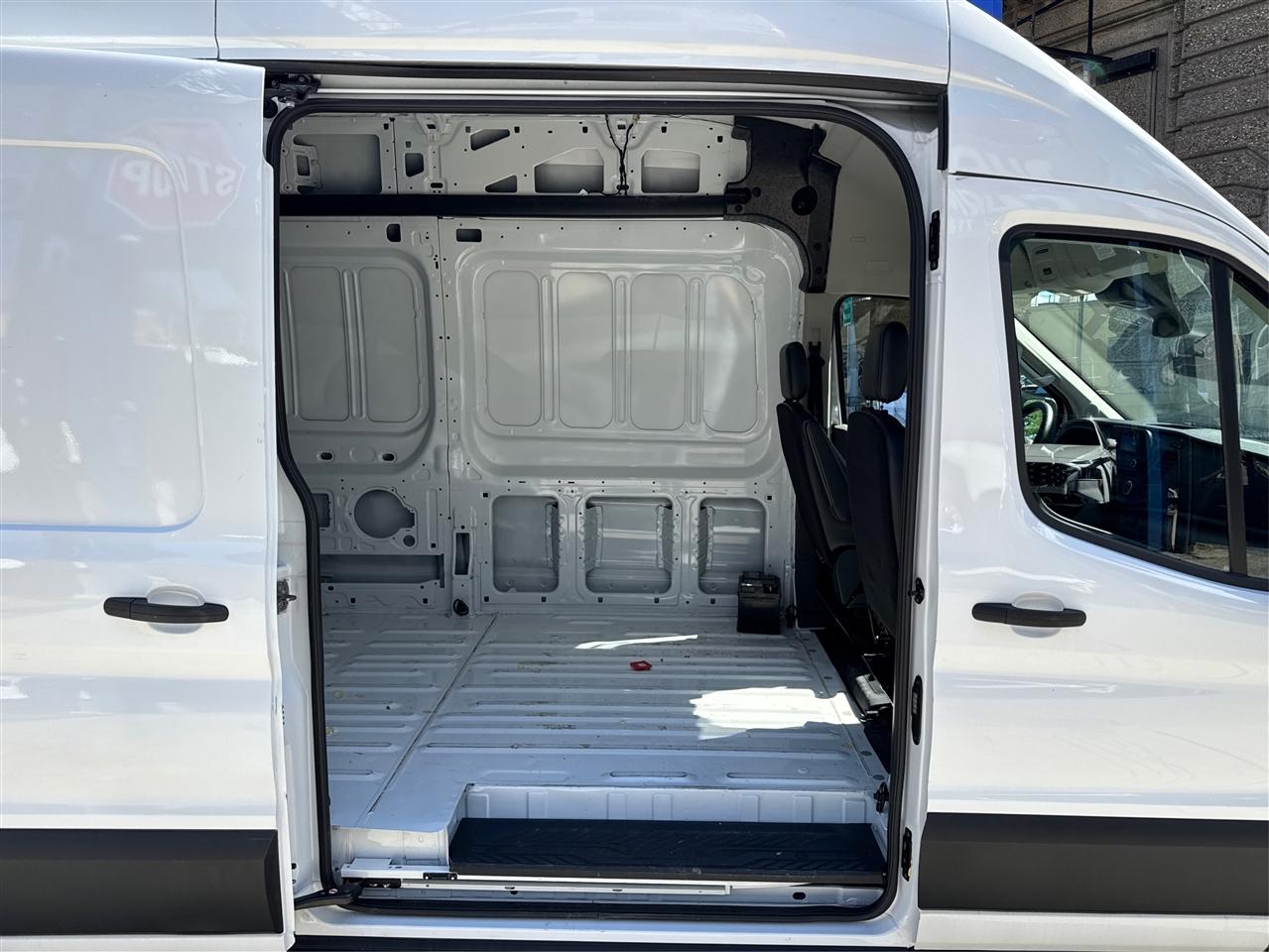 Ford Transit Cargo Van T-250 148" EL Hi Rf 9070 GVWR RWD 2025