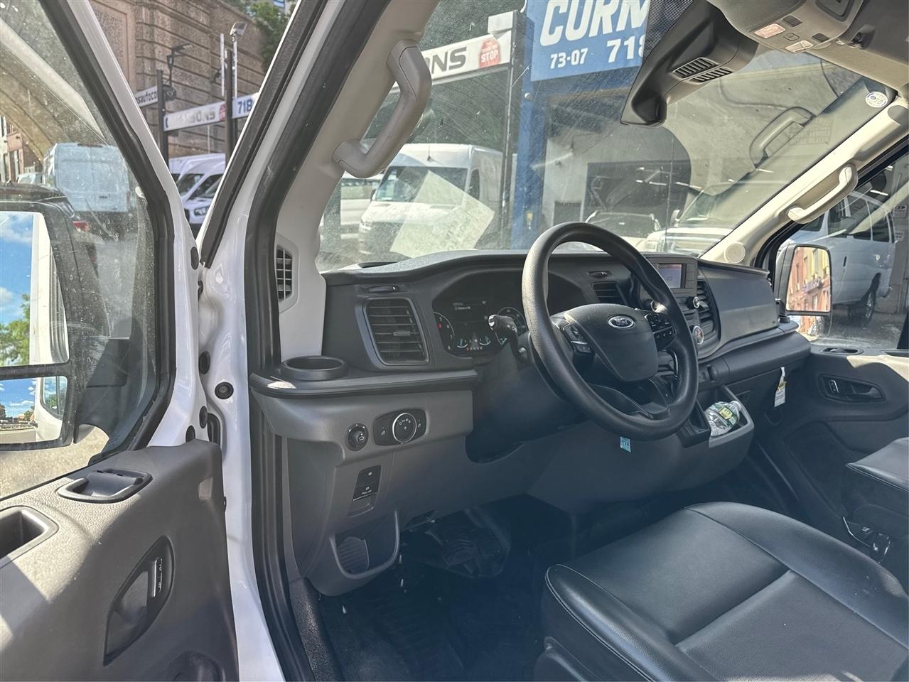 Ford Transit Cargo Van T-250 148" Med Rf 9070 GVWR RWD 2025