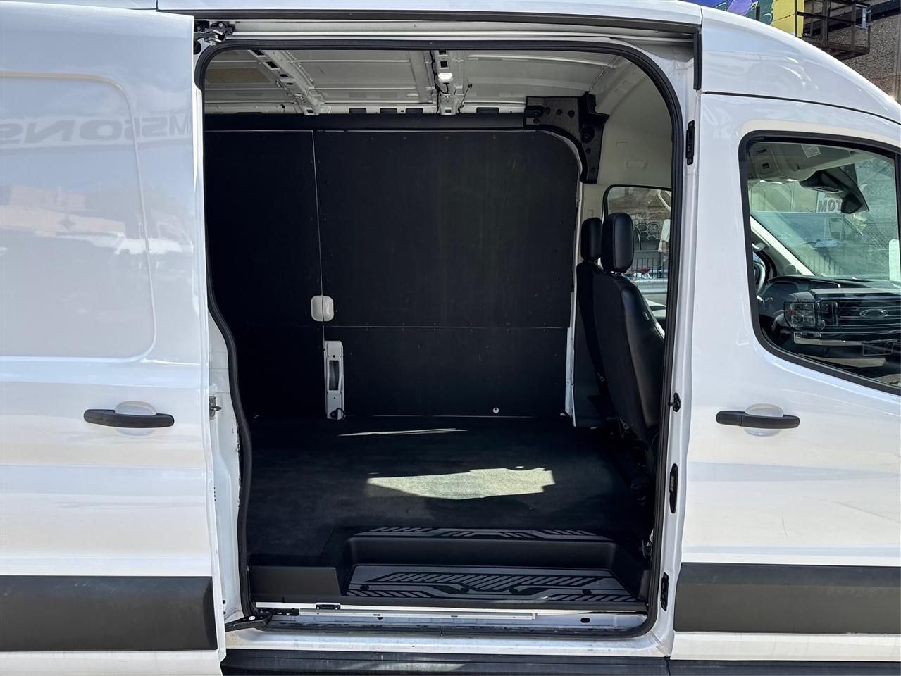 Ford Transit Cargo Van T-250 148" Med Rf 9070 GVWR RWD 2025