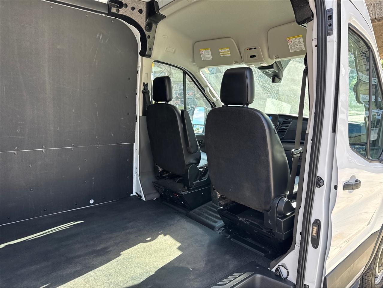 Ford Transit Cargo Van T-250 148" Med Rf 9070 GVWR RWD 2025