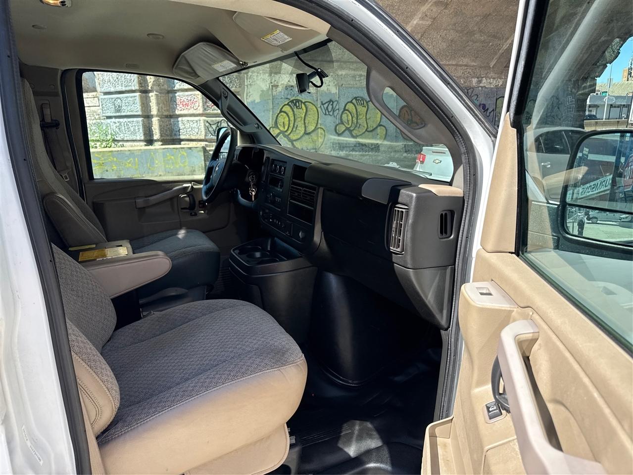 Chevrolet Express Cargo Van RWD 2500 135" 2017
