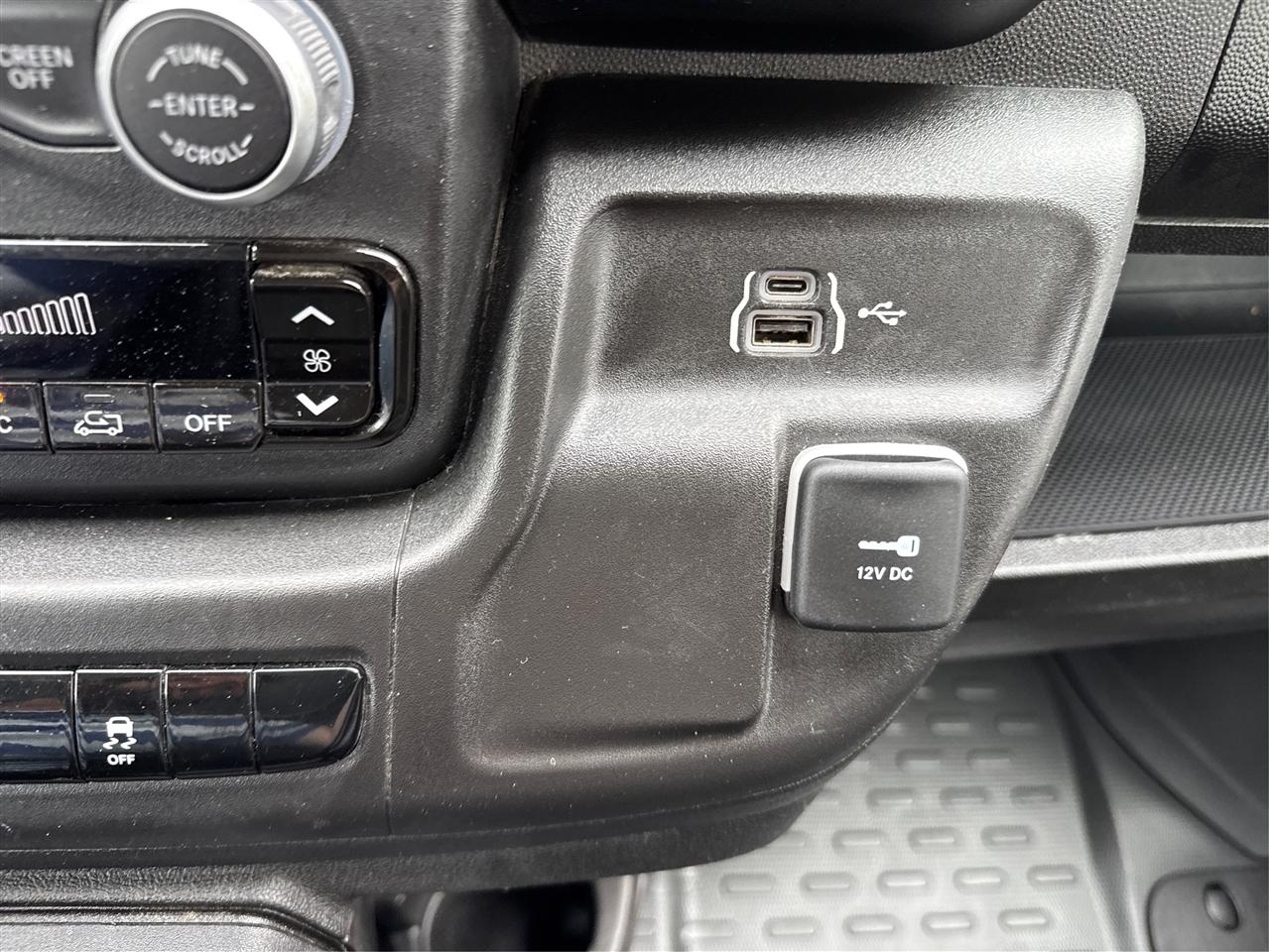 RAM ProMaster Cargo Van Tradesman 2500 Low Roof 136" WB w/Pass Seat 2025