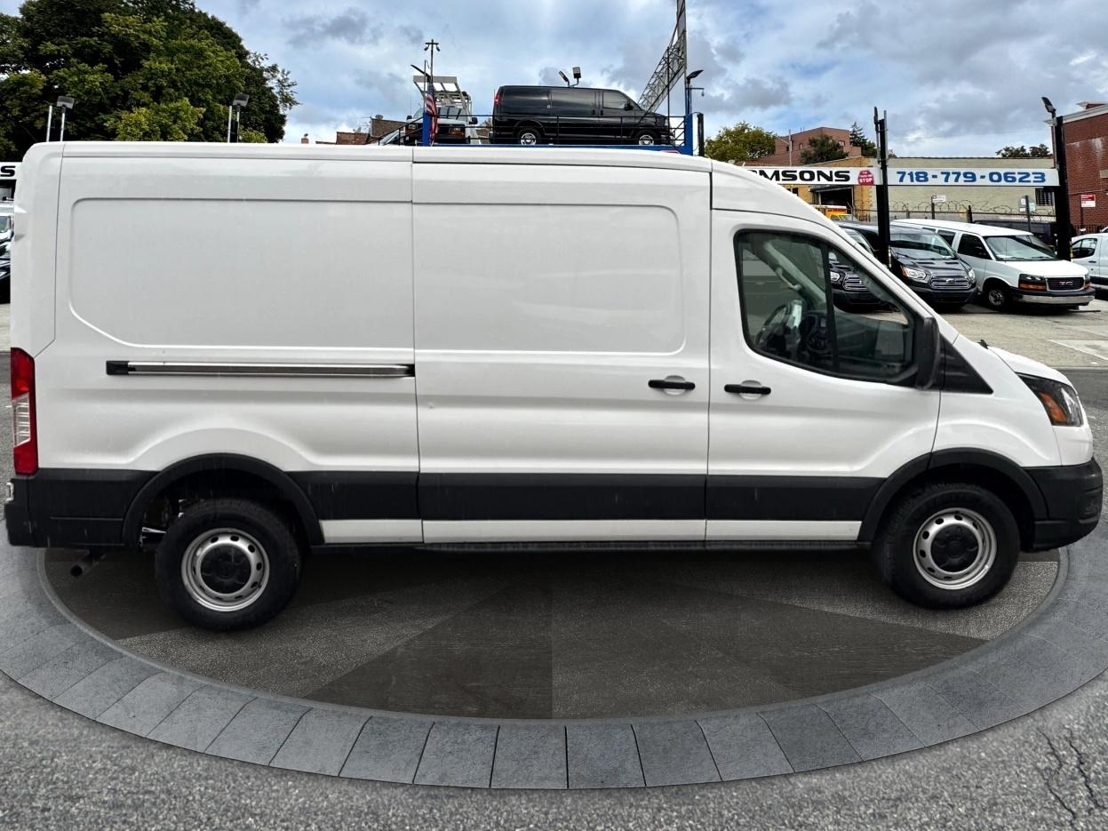 Ford Transit Cargo Van T-250 148" Med Rf 9070 GVWR RWD 2025