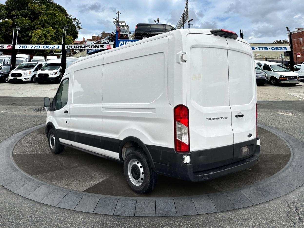 Ford Transit Cargo Van T-250 148" Med Rf 9070 GVWR RWD 2025
