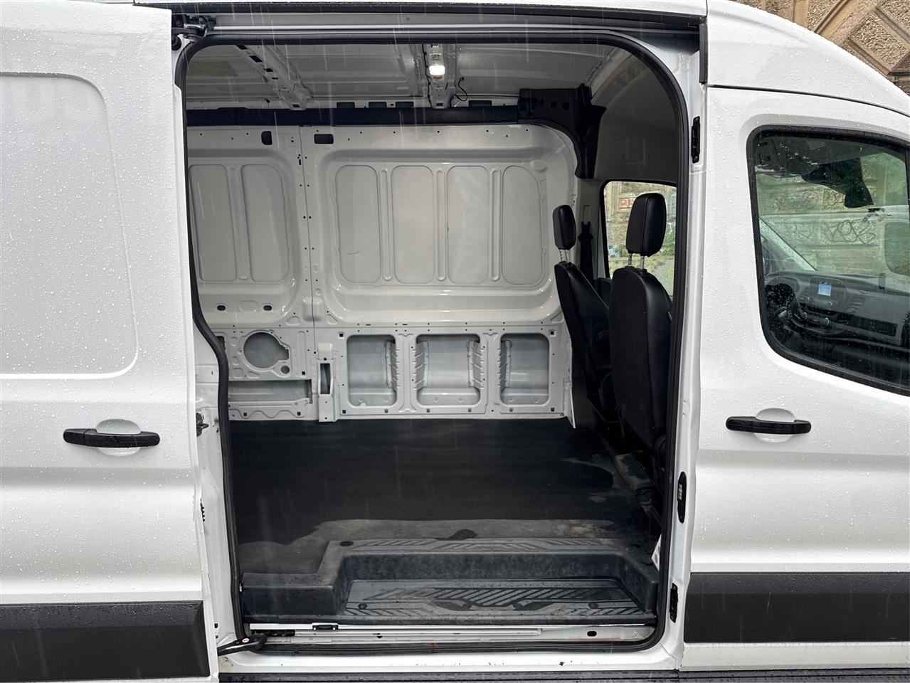 Ford Transit Cargo Van T-250 148" Med Rf 9070 GVWR RWD 2025