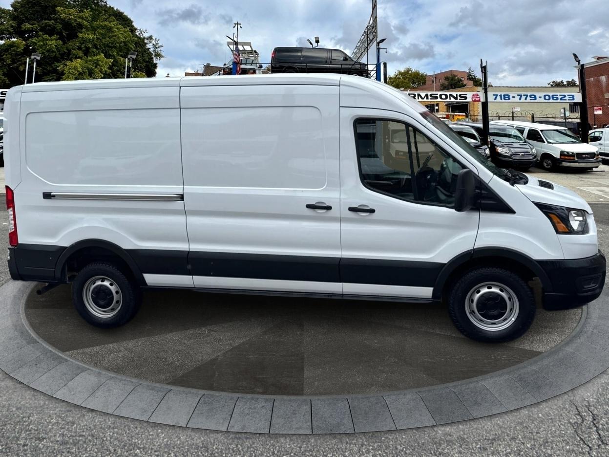 Ford Transit Cargo Van T-250 130" Med Rf 9070 GVWR RWD 2023