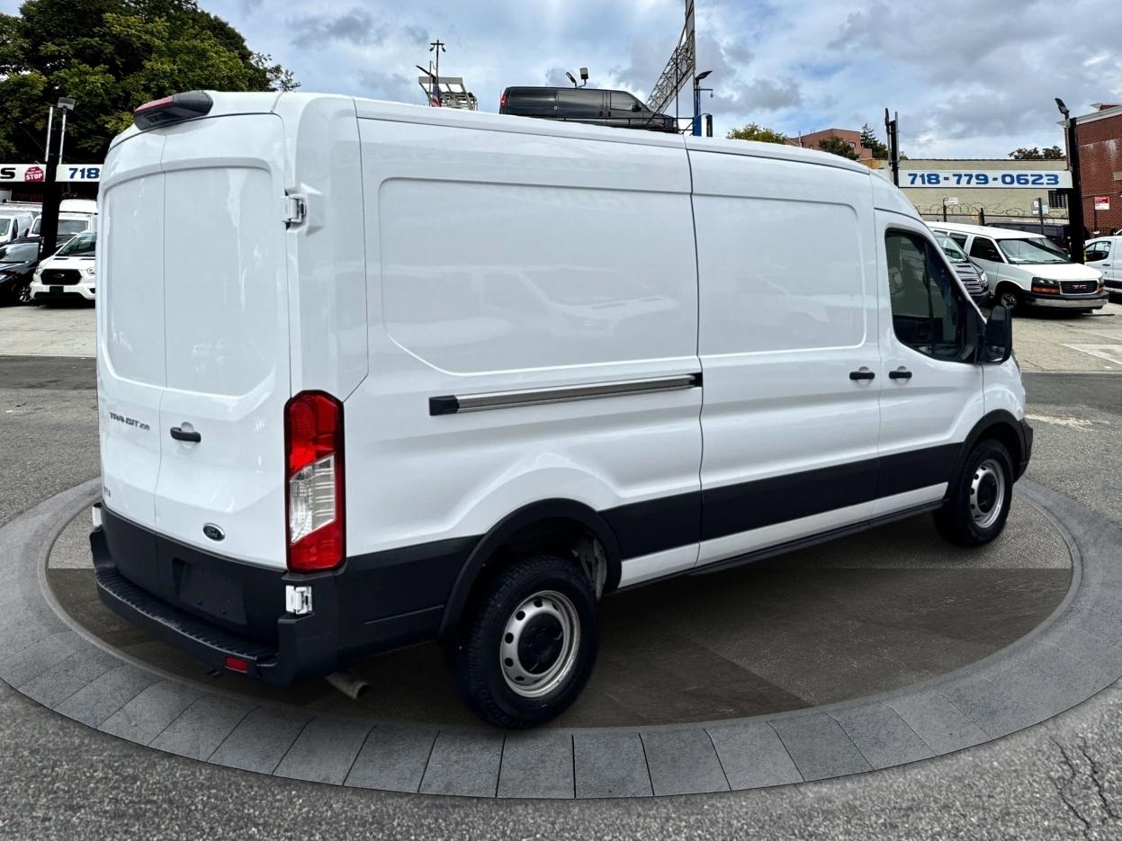 Ford Transit Cargo Van T-250 130" Med Rf 9070 GVWR RWD 2023