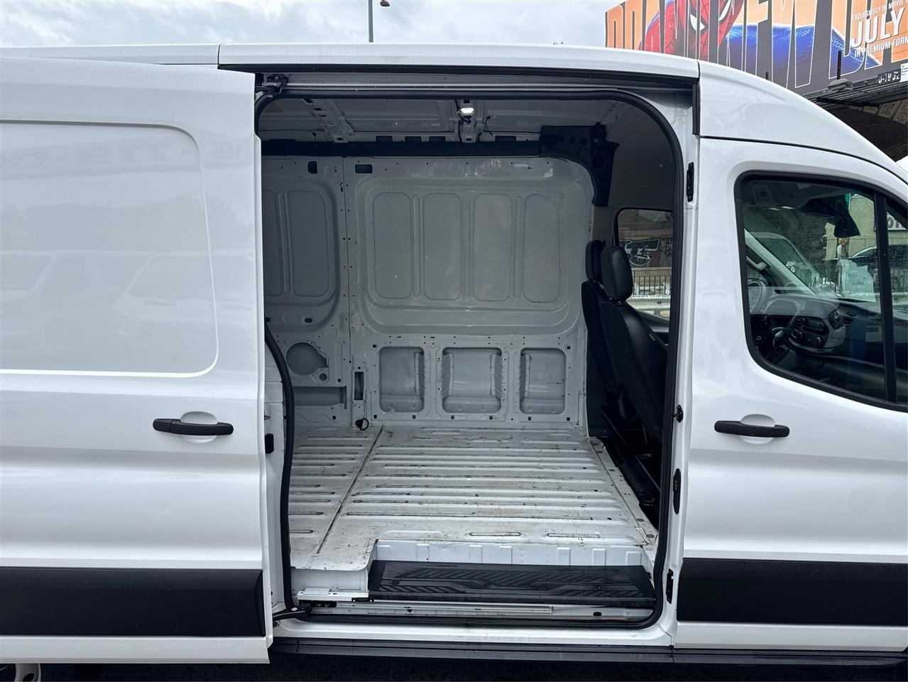 Ford Transit Cargo Van T-250 130" Med Rf 9070 GVWR RWD 2023
