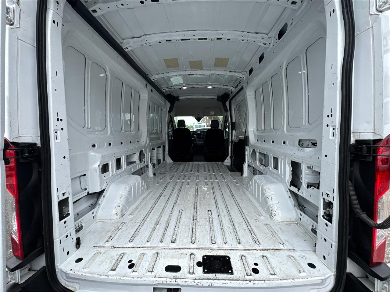 Ford Transit Cargo Van T-250 130" Med Rf 9070 GVWR RWD 2023