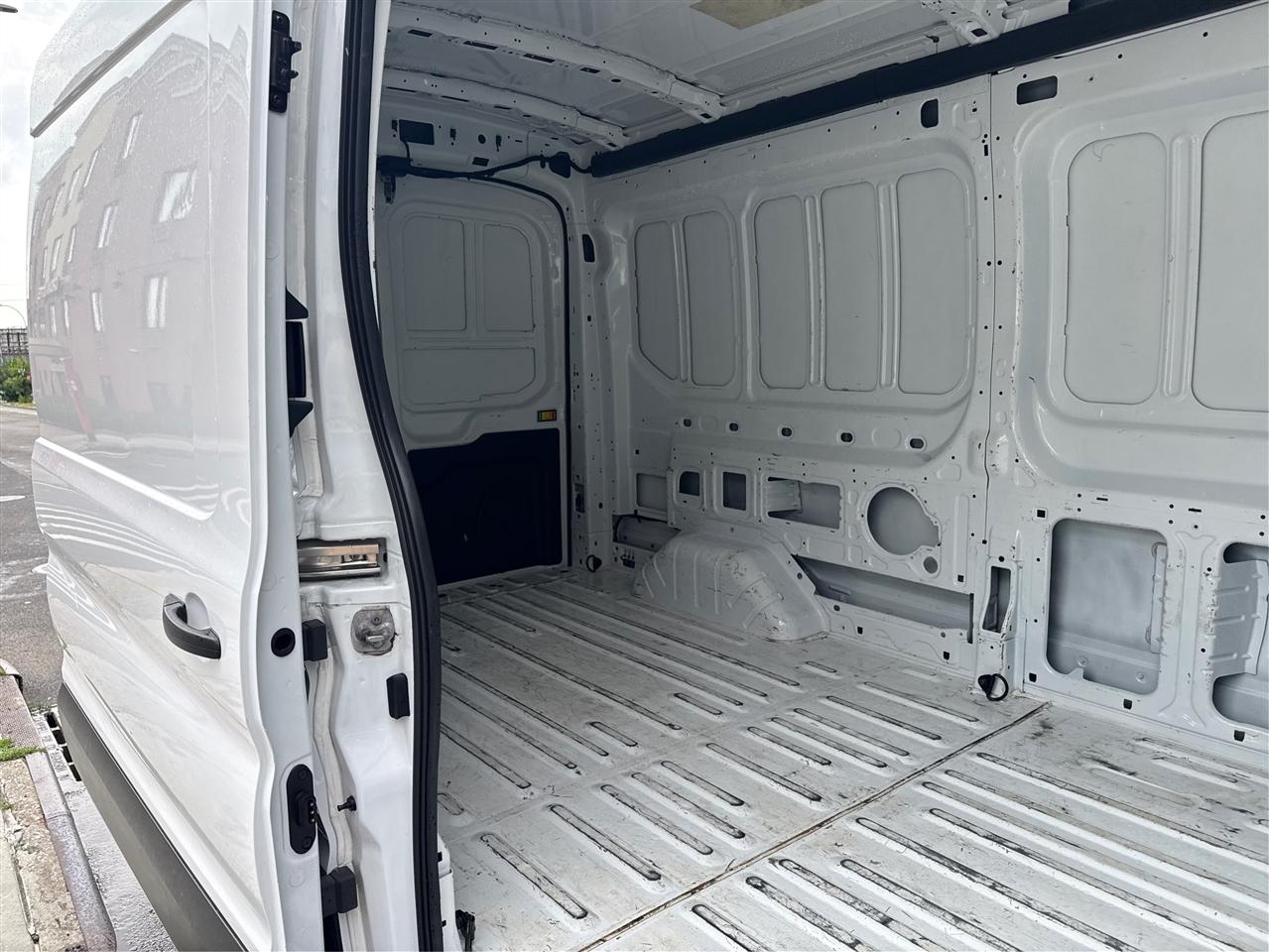 Ford Transit Cargo Van T-250 130" Med Rf 9070 GVWR RWD 2023