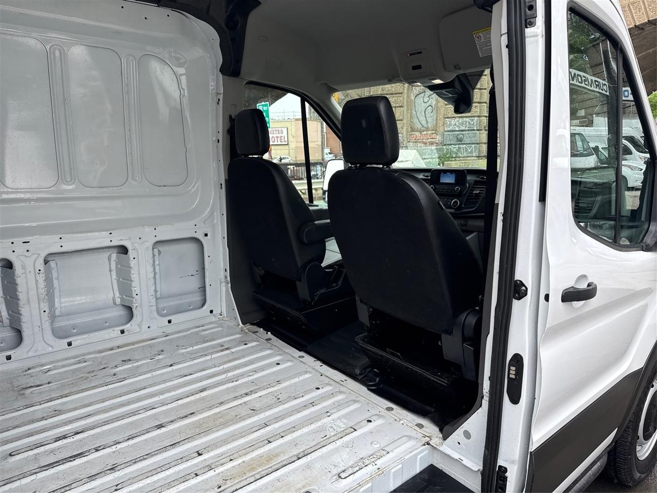Ford Transit Cargo Van T-250 130" Med Rf 9070 GVWR RWD 2023