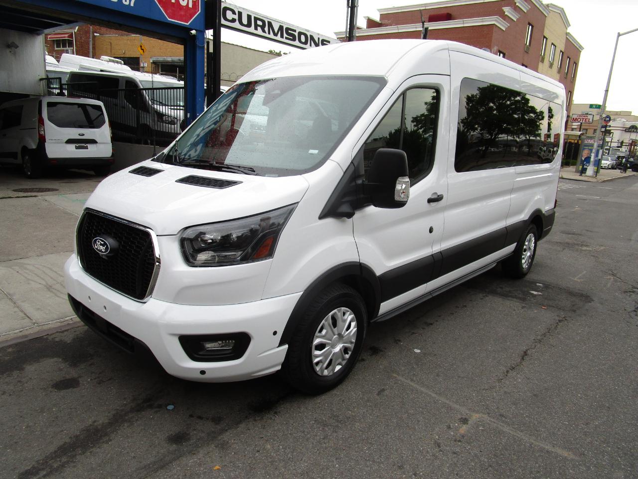 Ford Transit Passenger Wagon T-350 148" Med Roof XLT RWD 2026