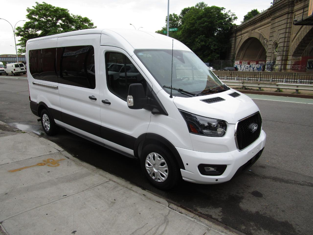 Ford Transit Passenger Wagon T-350 148" Med Roof XLT RWD 2026