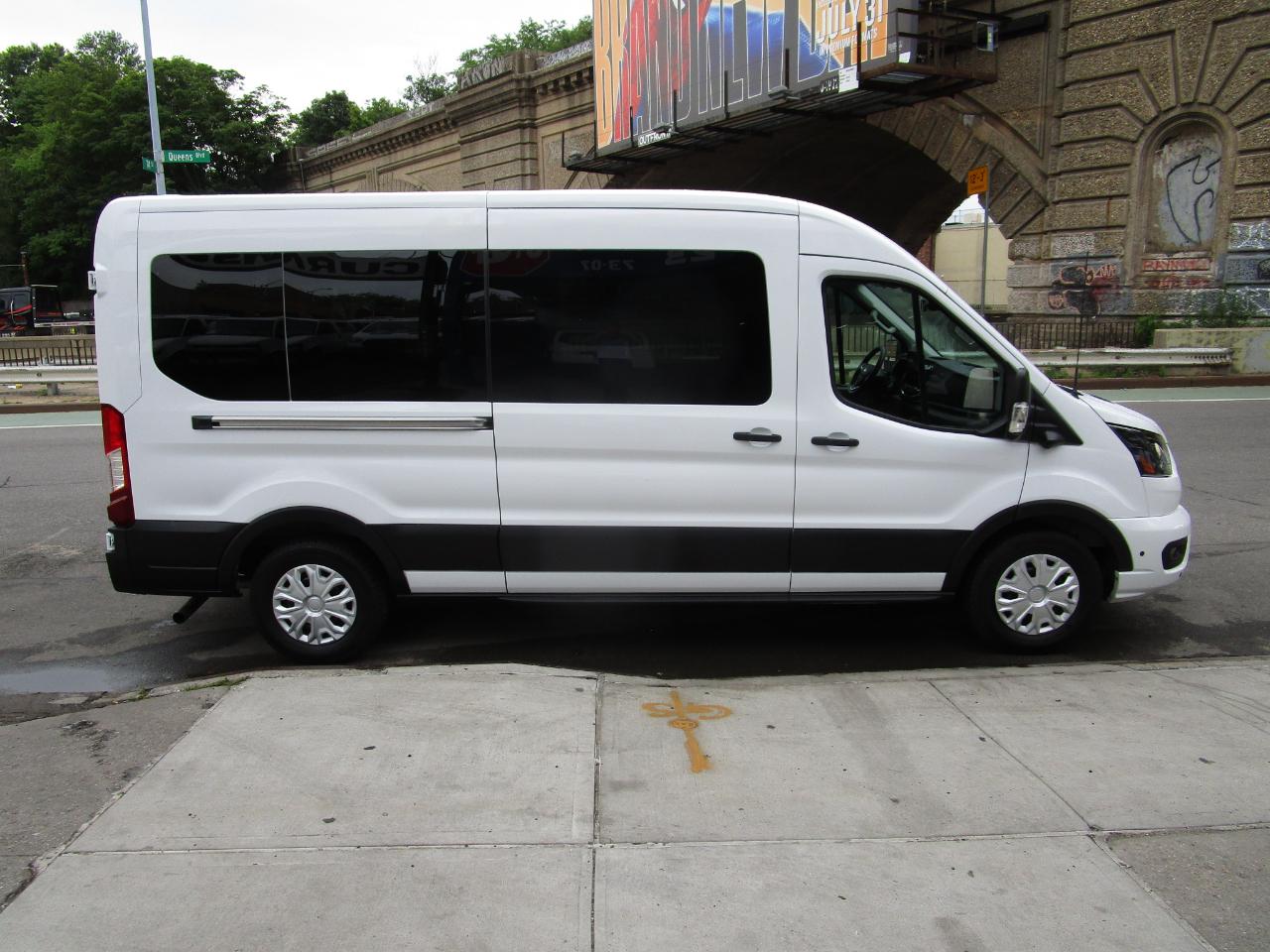 Ford Transit Passenger Wagon T-350 148" Med Roof XLT RWD 2026