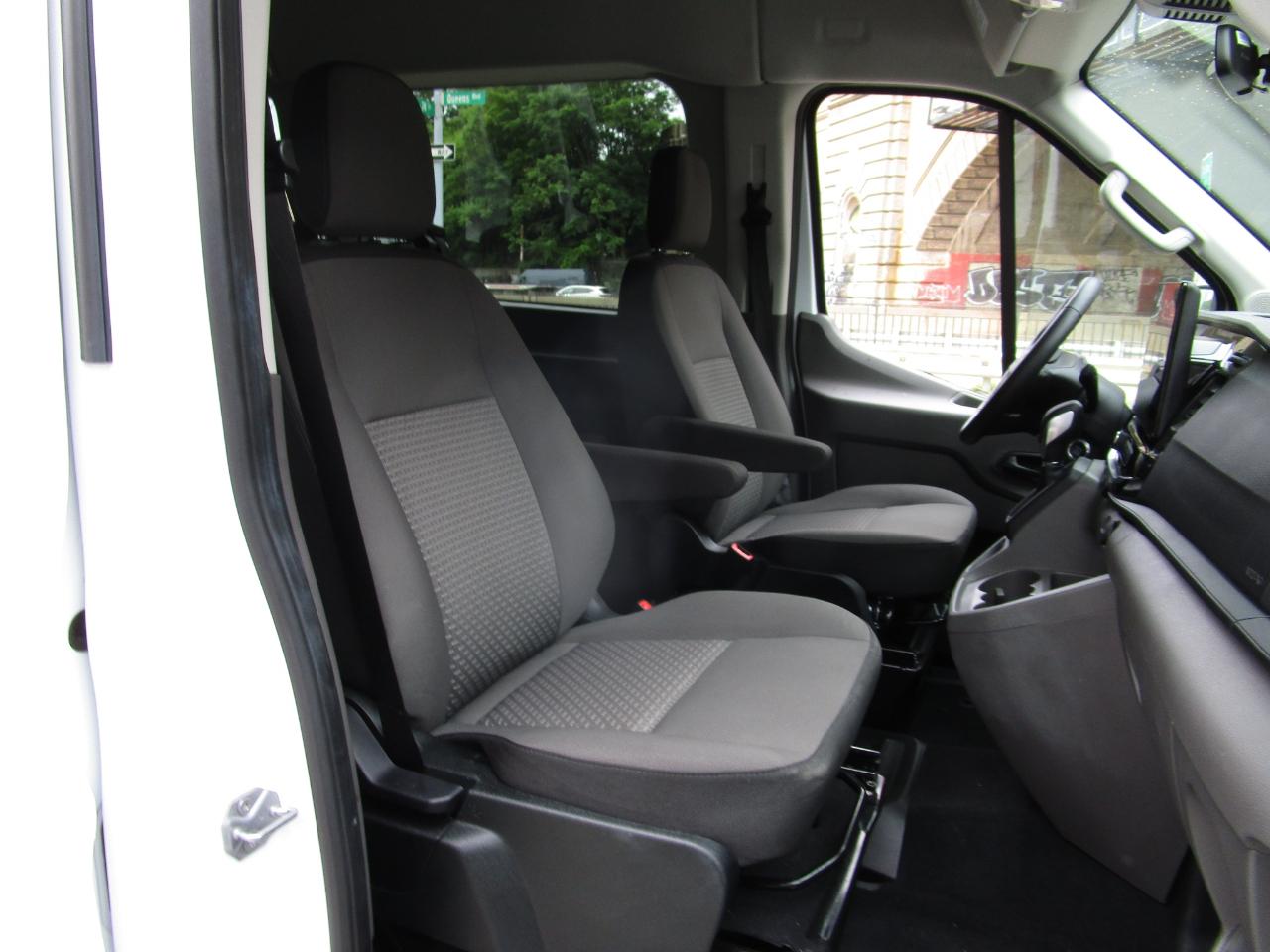 Ford Transit Passenger Wagon T-350 148" Med Roof XLT RWD 2026