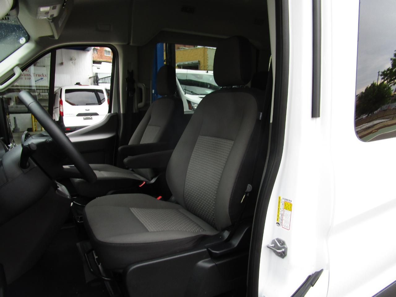 Ford Transit Passenger Wagon T-350 148" Med Roof XLT RWD 2026