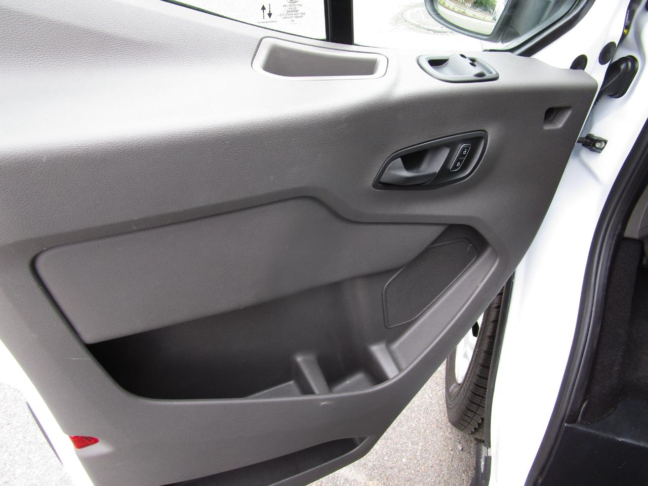 Ford Transit Passenger Wagon T-350 148" Med Roof XLT RWD 2026