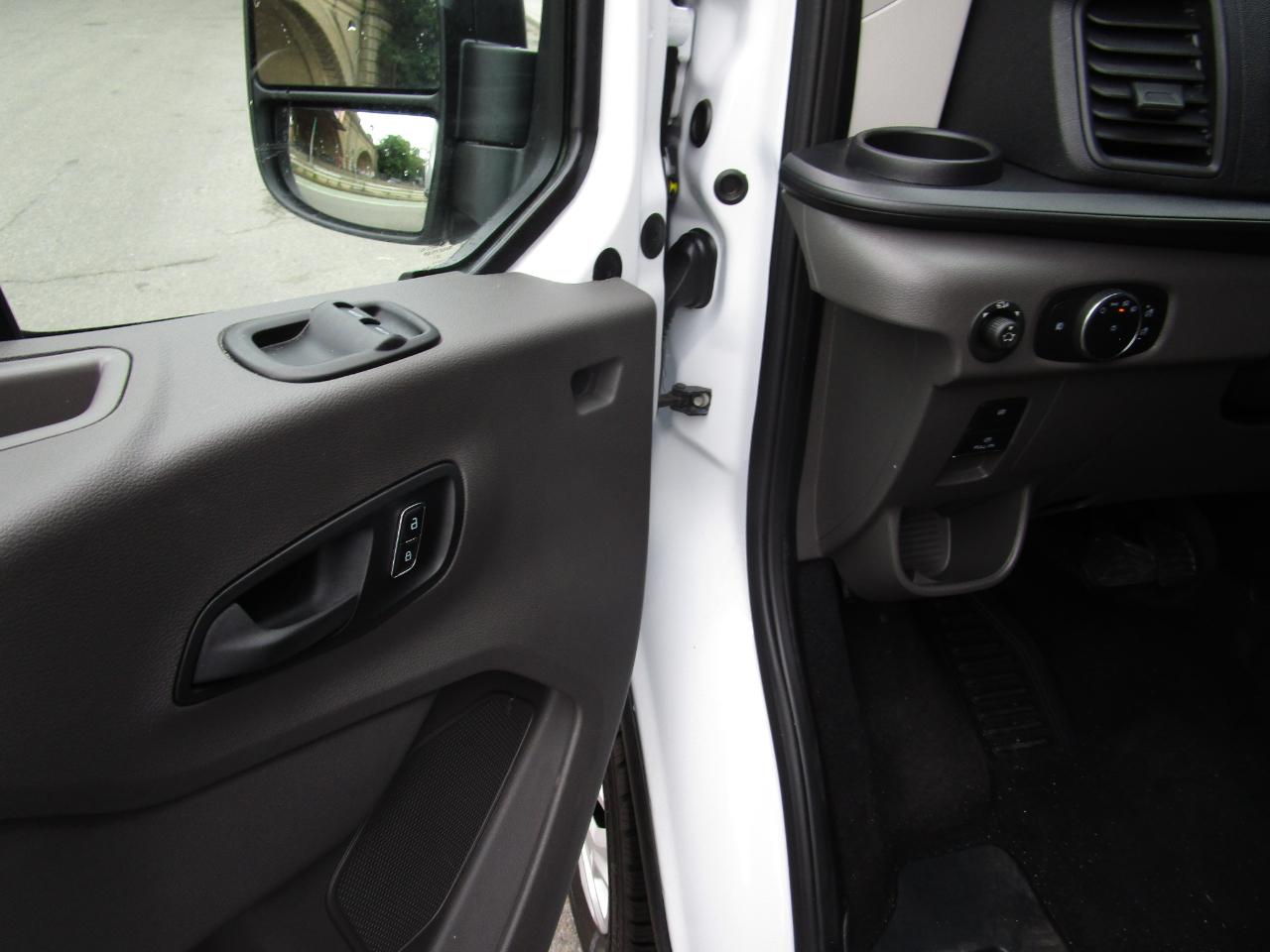 Ford Transit Passenger Wagon T-350 148" Med Roof XLT RWD 2026