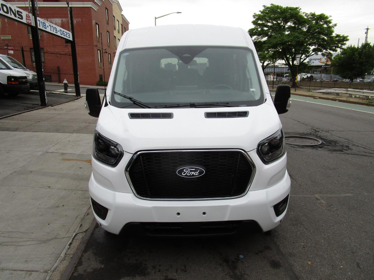 Ford Transit Passenger Wagon T-350 148" Med Roof XLT RWD 2026