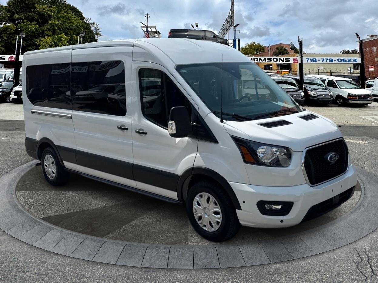 2025 Ford Transit Passenger Wagon T-350 148" Med Roof XLT RWD