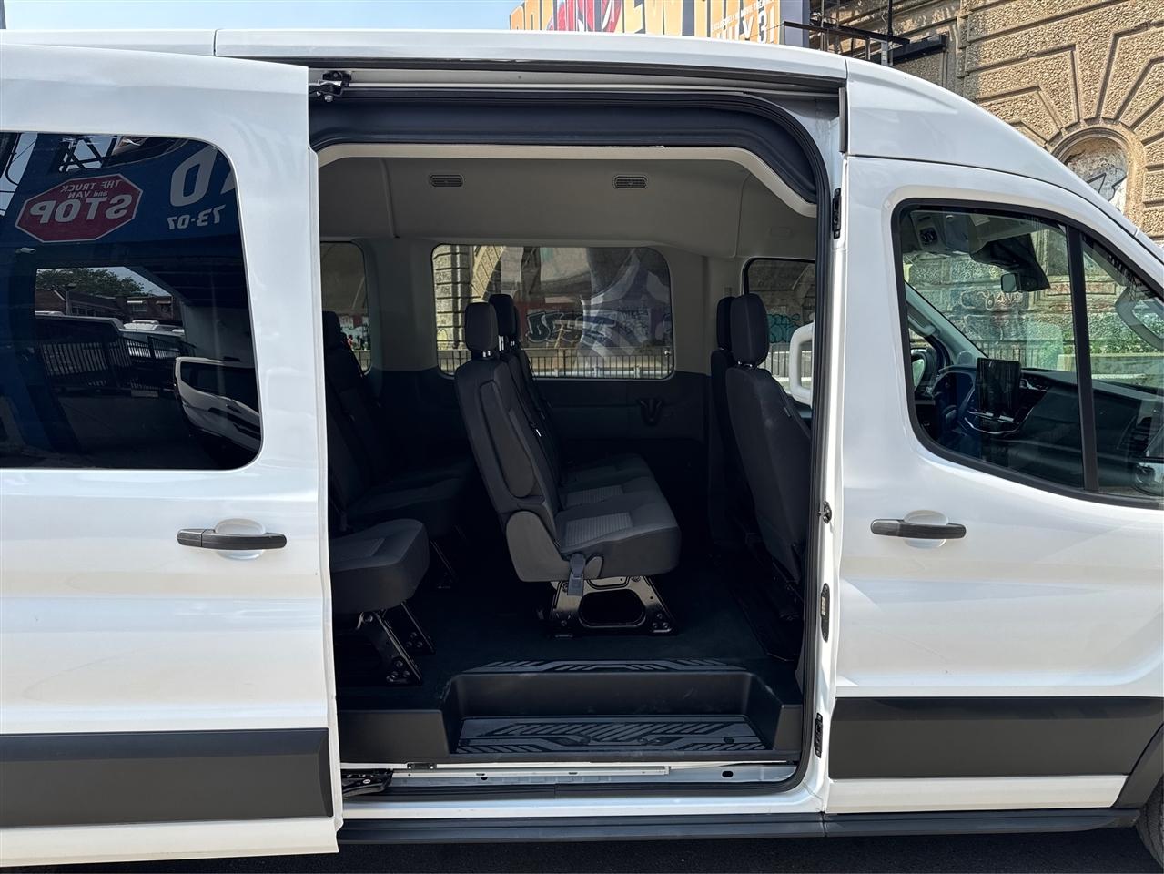 Ford Transit Passenger Wagon T-350 148" Med Roof XLT RWD 2025