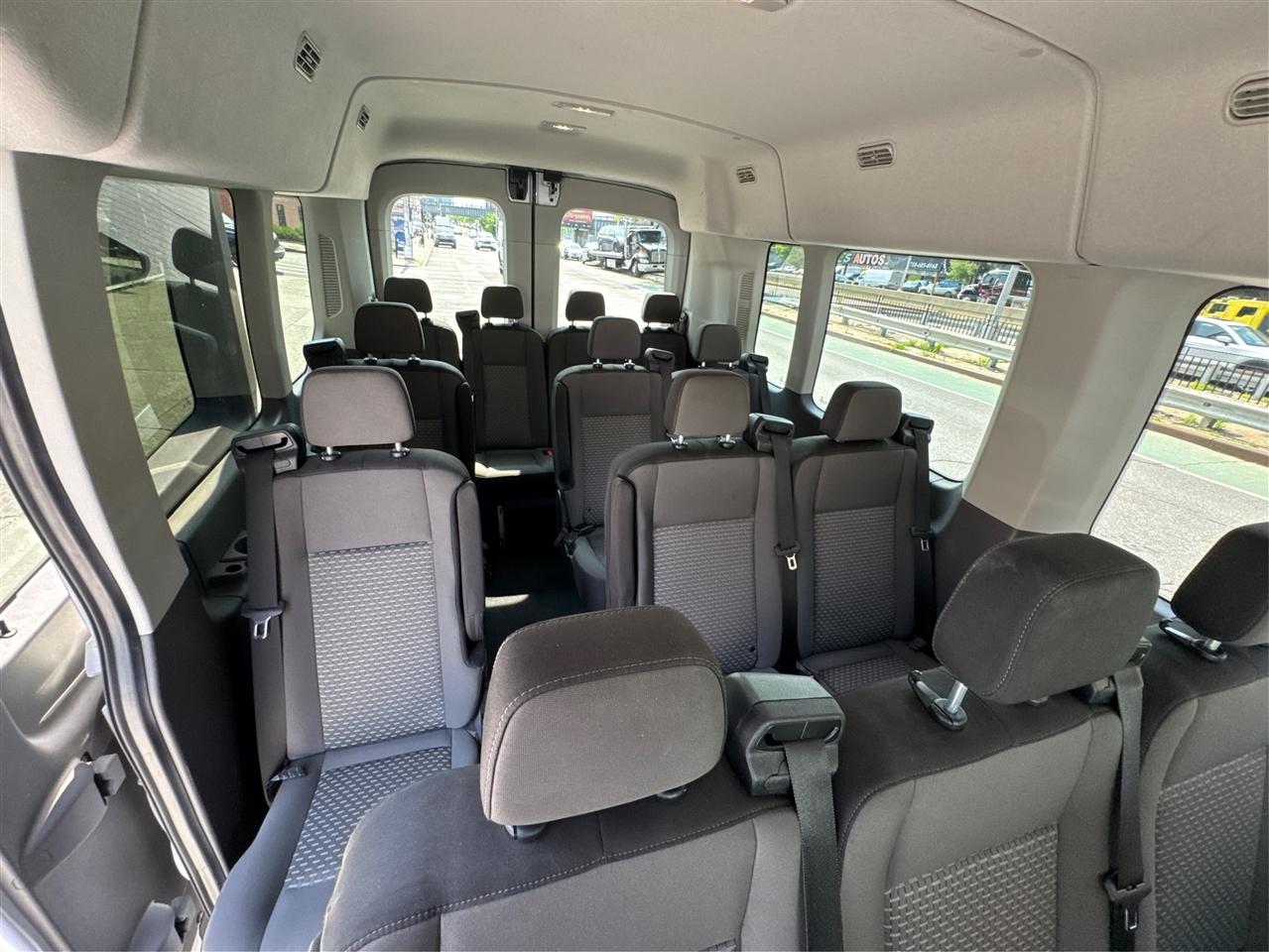 Ford Transit Passenger Wagon T-350 148" Med Roof XLT RWD 2025