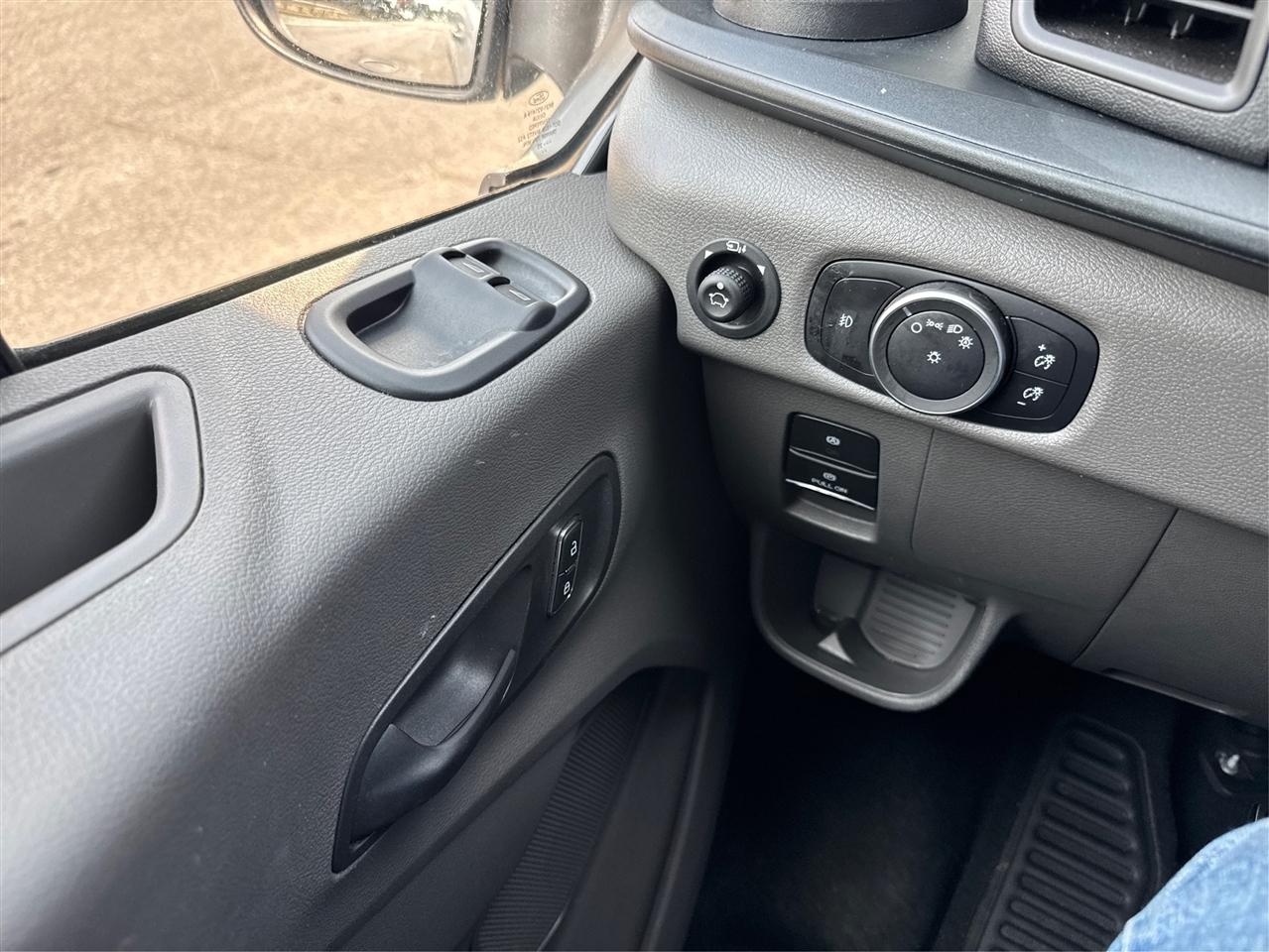 Ford Transit Passenger Wagon T-350 148" Med Roof XLT RWD 2025